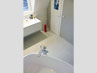 Kleines Badezimmer mit der freistehenden Badewanne Varese
