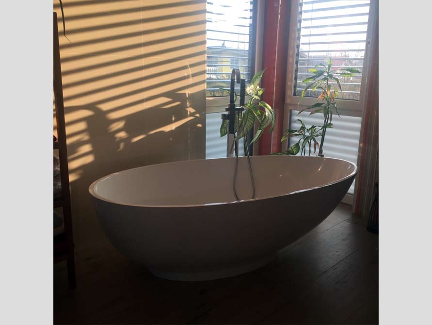 Badezimmer-Idee mit der freistehenden Badewanne Campione