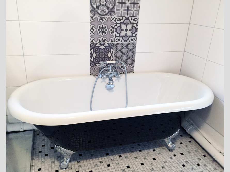Badezimmer-Idee mit der freistehenden Badewanne Carlton Black