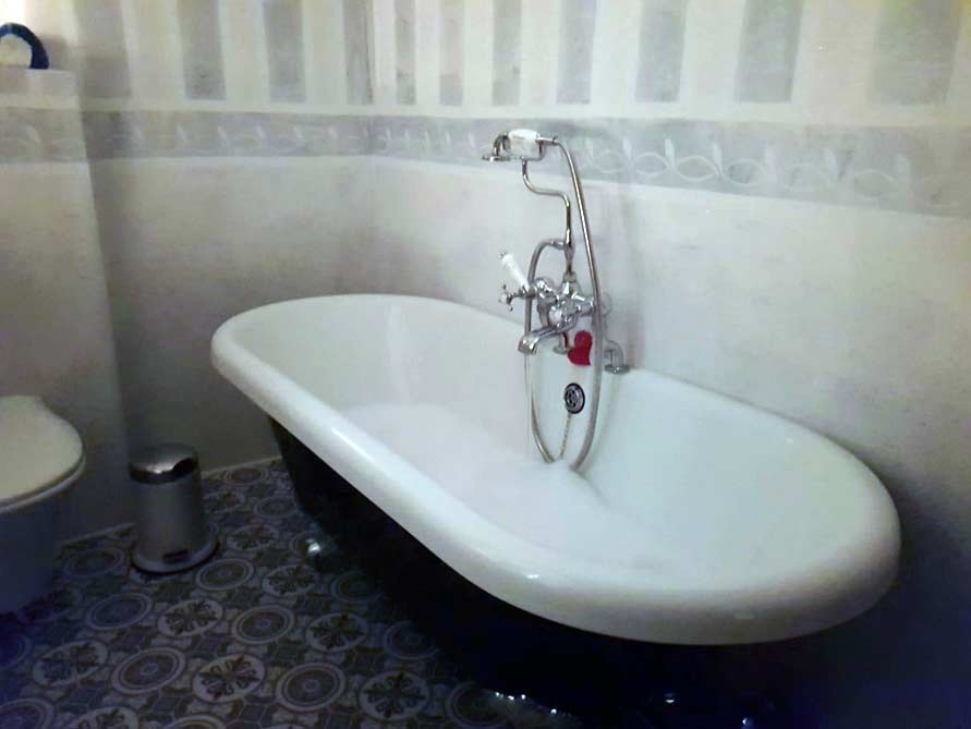 Badezimmer-Idee mit der freistehenden Badewanne Carlton Black