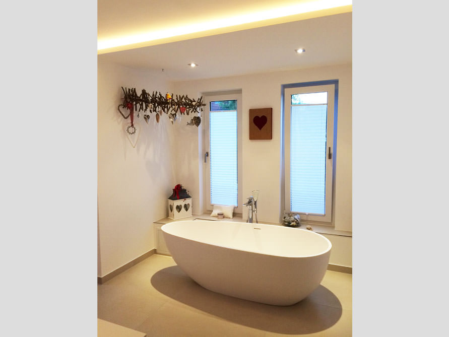 Badezimmer-Idee mit der freistehenden Badewanne Luino Grande