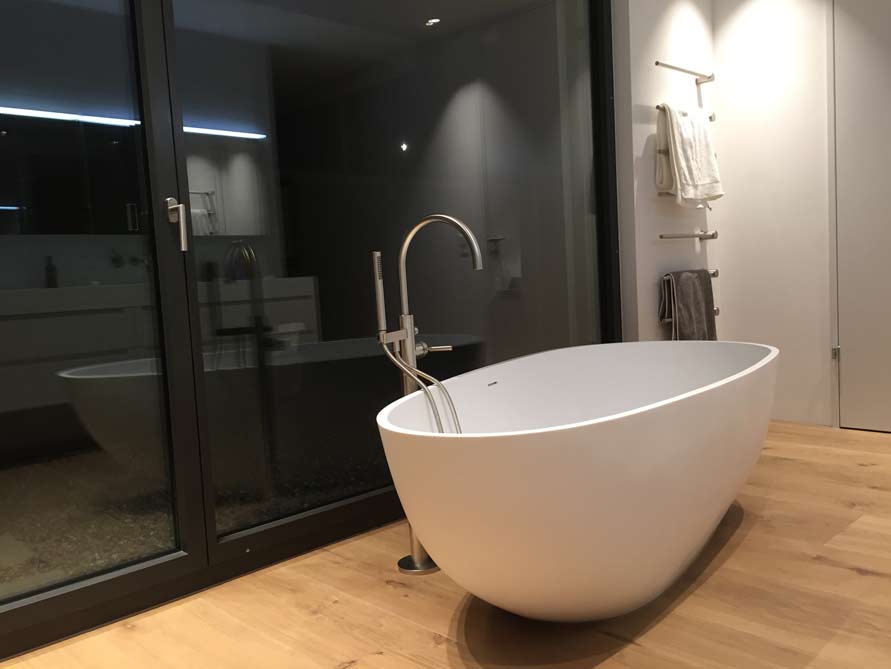Badezimmer-Idee mit der freistehenden Badewanne Luino Grande