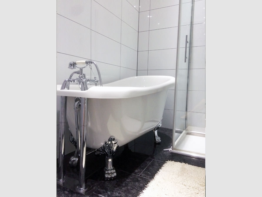 Badezimmer-Idee mit der freistehenden Badewanne Oldham