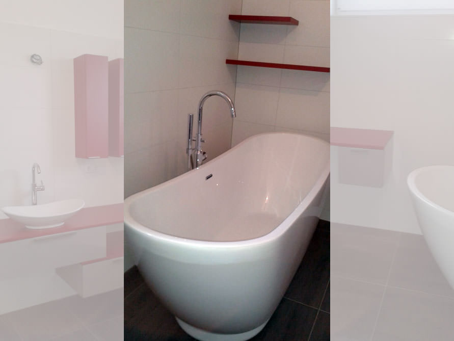 Badezimmer-Idee mit der freistehenden Badewanne Sanitas